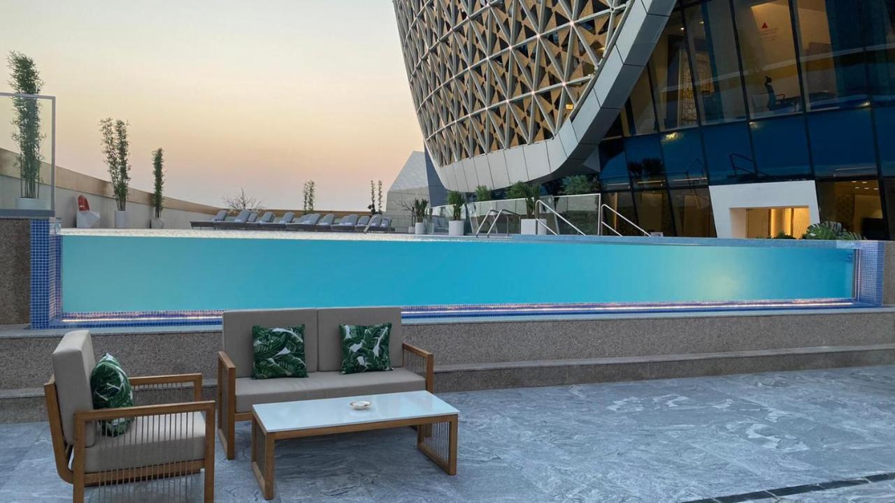 Velero Hotel Doha Lusail Екстериор снимка The pool at the Ritz-Carlton, DIFC