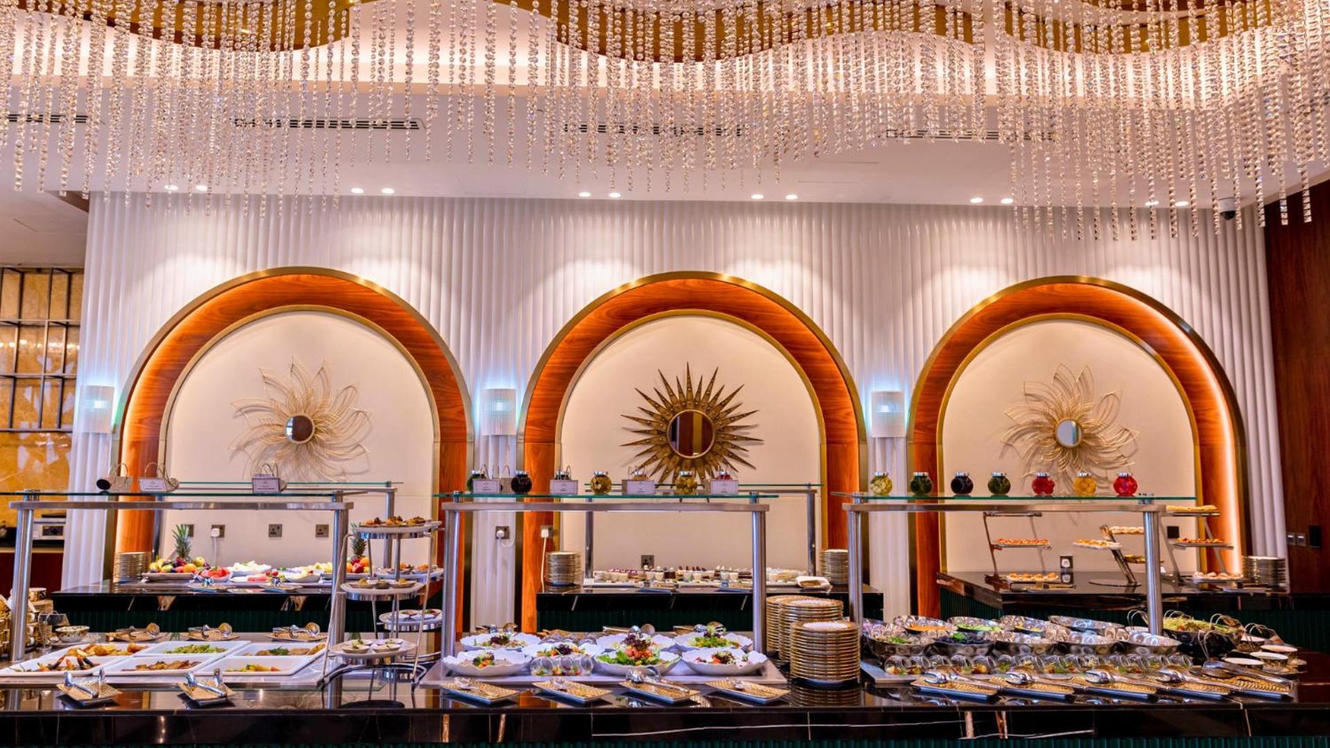 Velero Hotel Doha Lusail Екстериор снимка The buffet at the Grand Ballroom