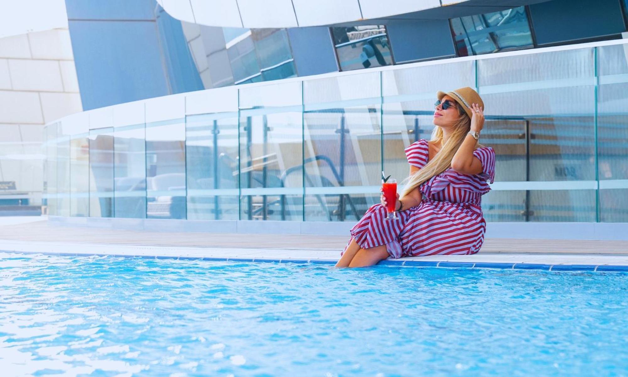 Velero Hotel Doha Lusail Екстериор снимка A woman sunbathing