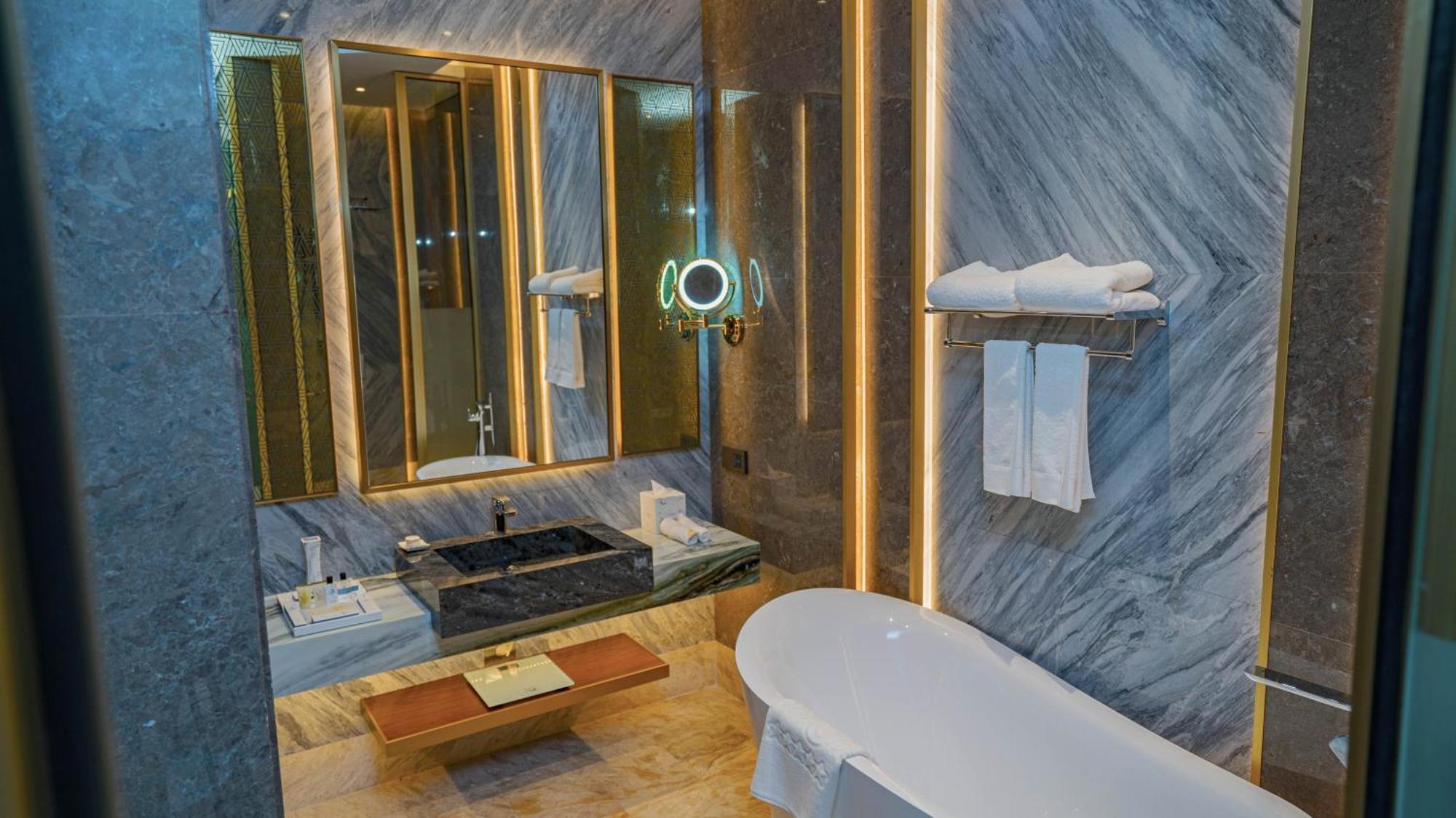 Velero Hotel Doha Lusail Екстериор снимка Bathroom
